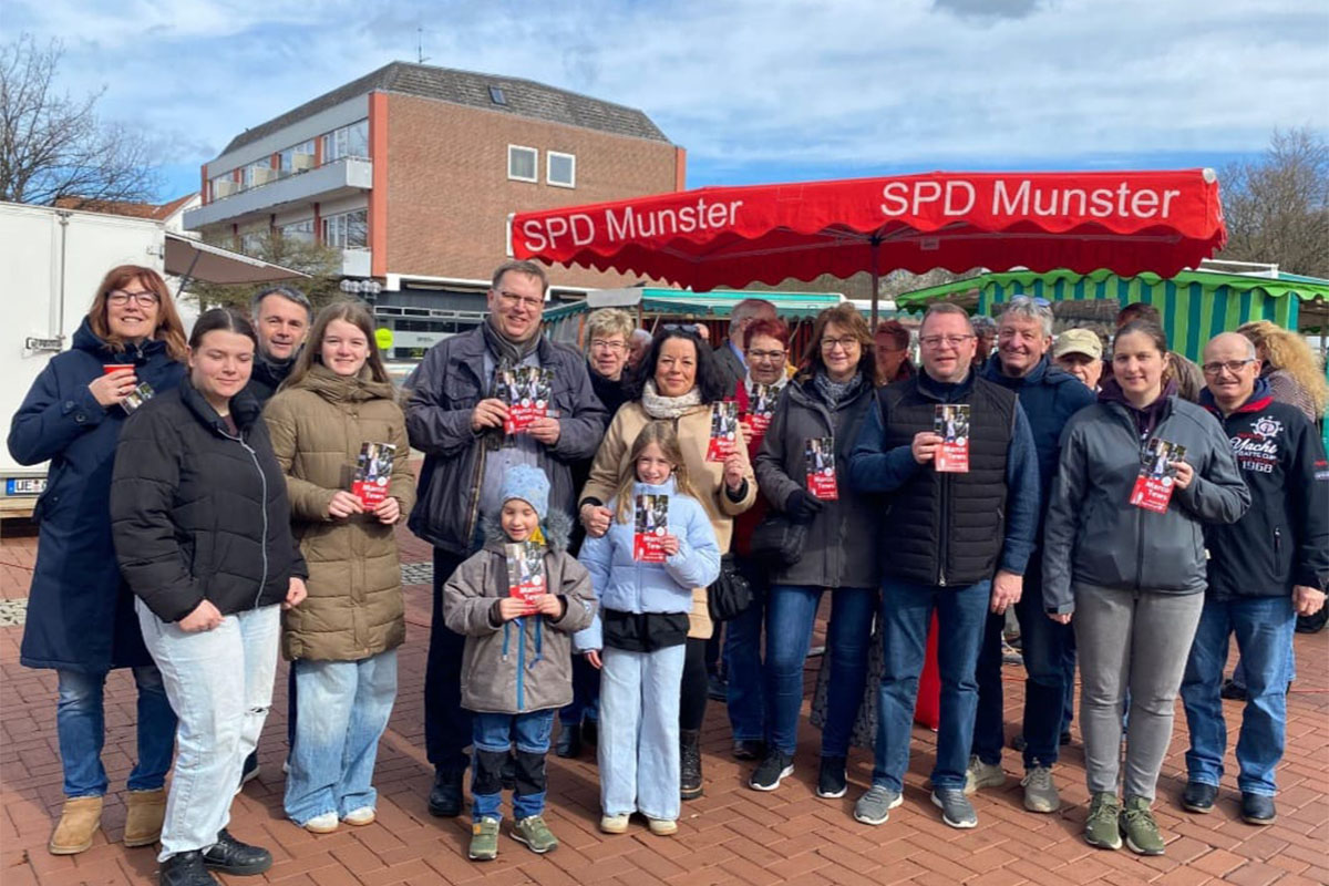 Bürgermeisterkandidat 2026 für 29633 Munster: Marco Tews im Gruppenfoto