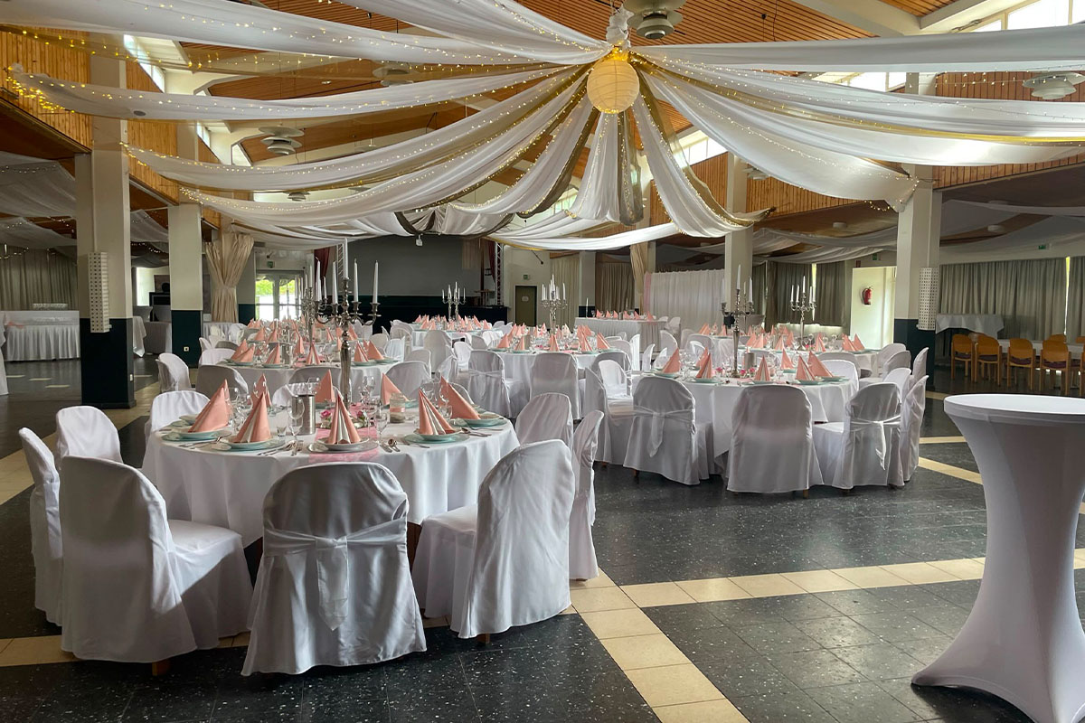 Festsaal für Hochzeitsfeier