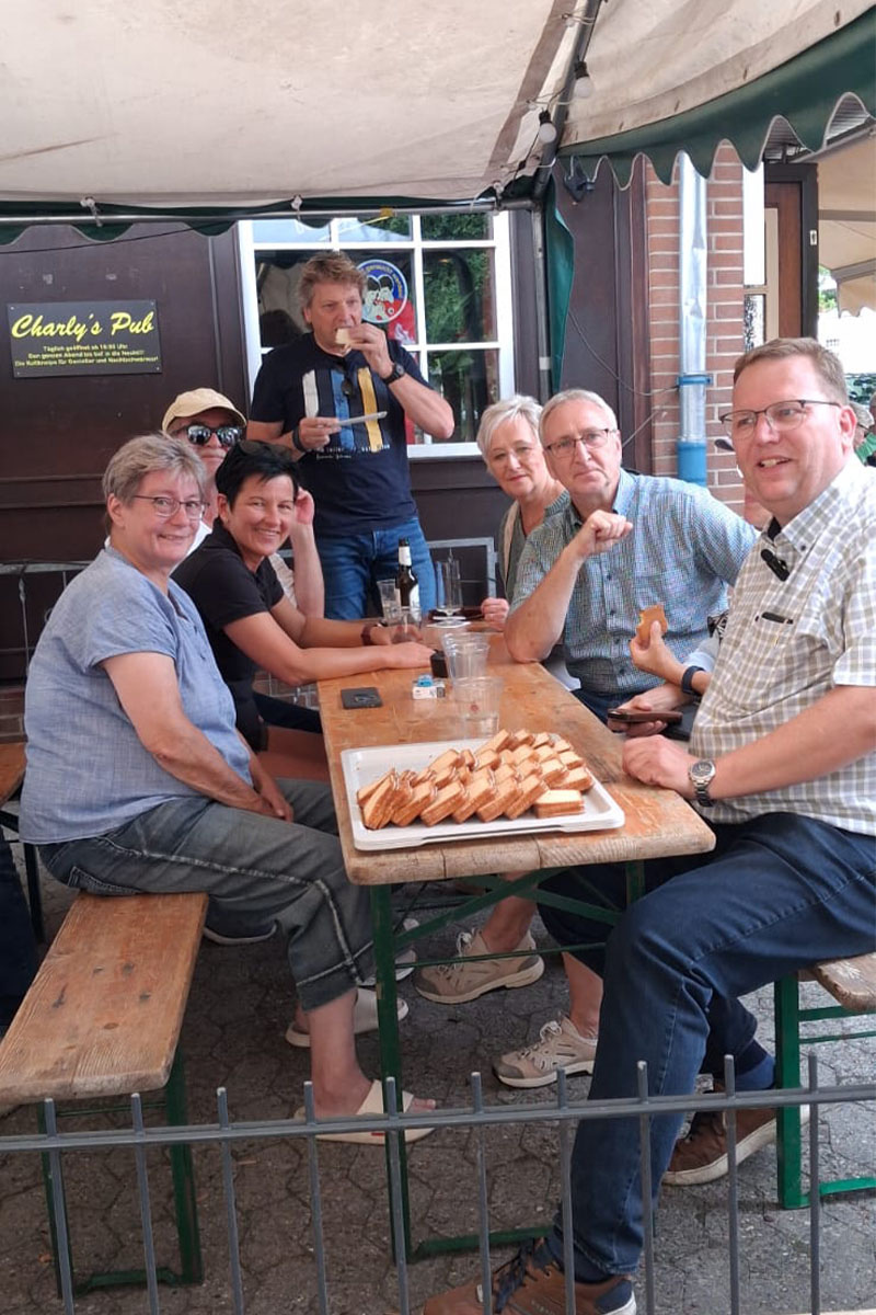 Abschluss mit Kuchen bei Charlies Pub