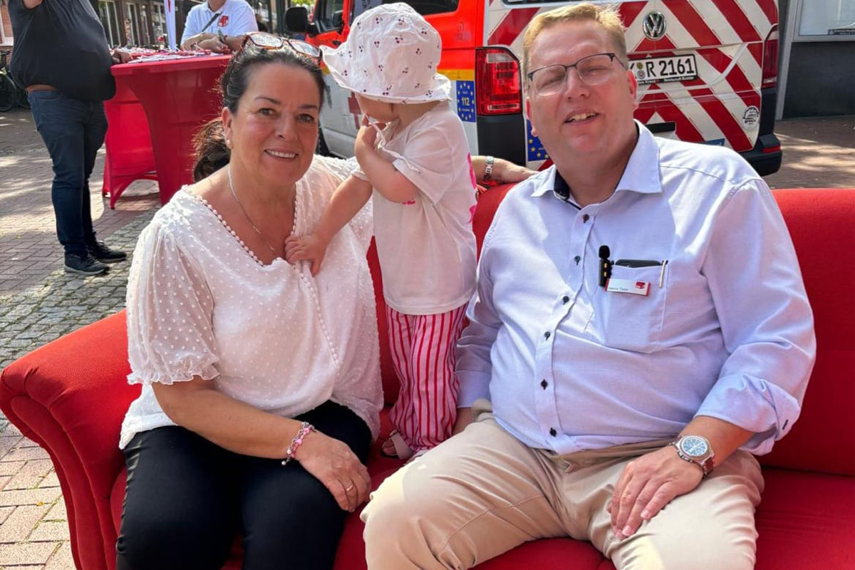 Marco und Anke auf dem roten Sofa